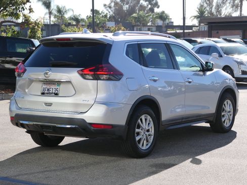 Used 2018 Nissan Rogue SV FWD image 5