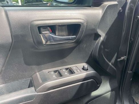 Used 2019 Toyota Tacoma TRD Sport AWD/4WD image 19