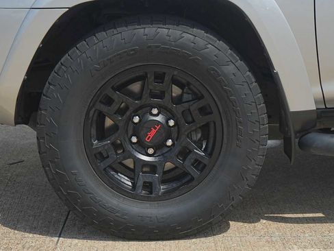 Used 2023 Toyota 4Runner SR5 Premium w/ Moonroof Package RWD image 7