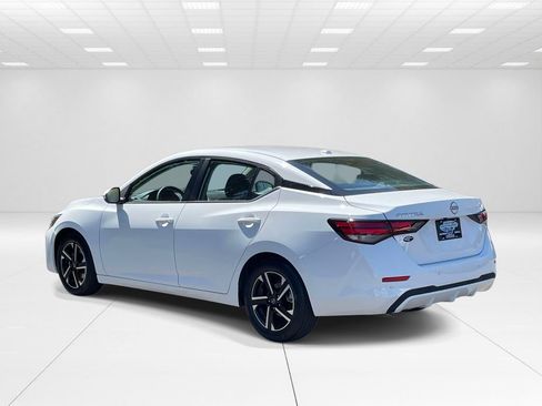 Used 2025 Nissan Sentra SV FWD image 4