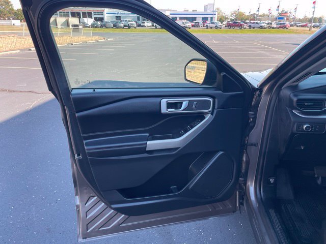 Used 2021 Ford Explorer XLT w/ Equipment Group 202A RWD image 17