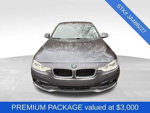 Used 2018 BMW 320i xDrive Sedan w/ Premium Package image 2