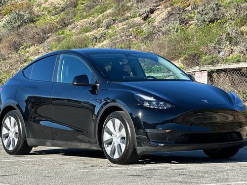 Used 2024 Tesla Model Y Long Range image 5