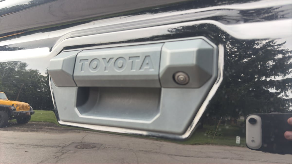 Used 2024 Toyota Tacoma TRD Off-Road AWD/4WD image 25