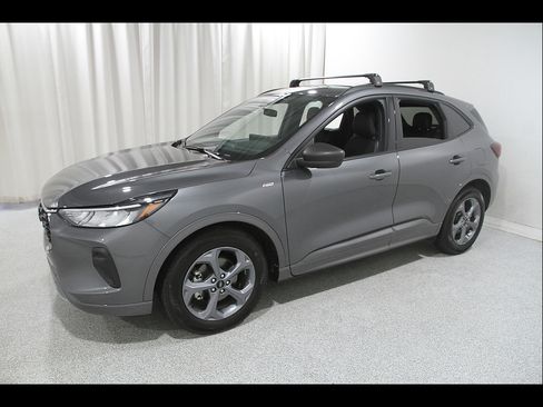 Used 2023 Ford Escape ST-Line w/ Tech Pack #1 FWD image 3