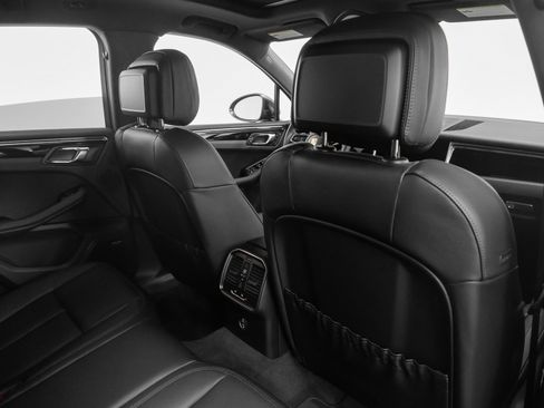 Used 2025 Porsche Macan image 23