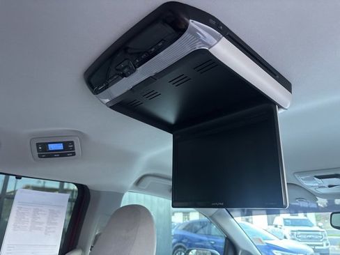 Used 2020 Toyota Sienna LE w/ LE Preferred Package image 16