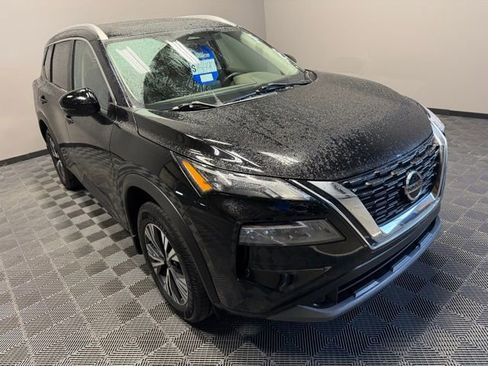 Used 2021 Nissan Rogue SV w/ Premium Package image 2