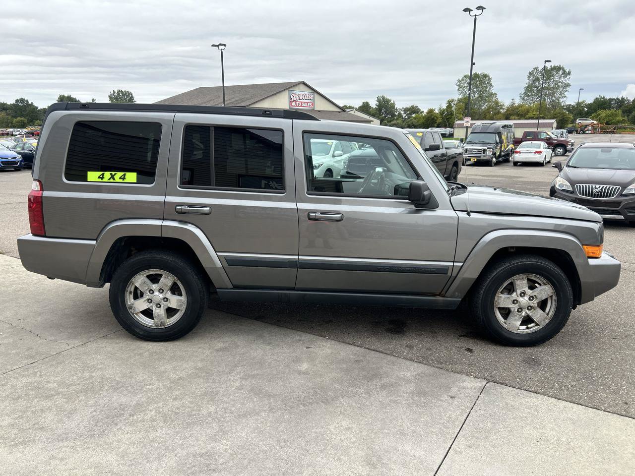 Used 2008 Jeep Commander Sport AWD/4WD image 4