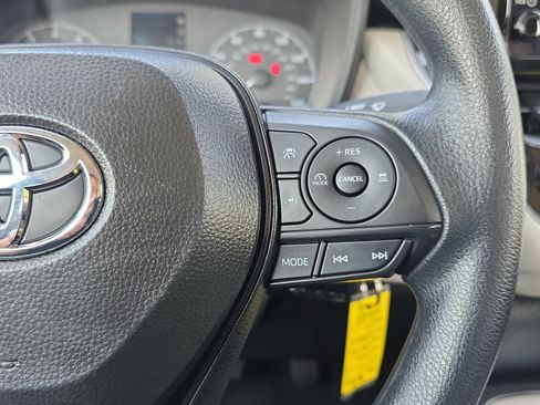 Used 2025 Toyota Corolla LE FWD image 17