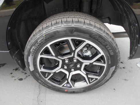 New 2026 Ford Maverick Lariat w/ 4K Tow Package image 13