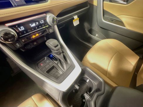 Used 2025 Toyota RAV4 XLE w/ Convenience Package FWD image 25