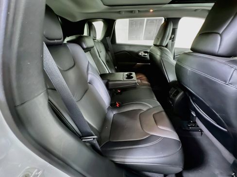 Used 2022 Jeep Cherokee Limited image 26