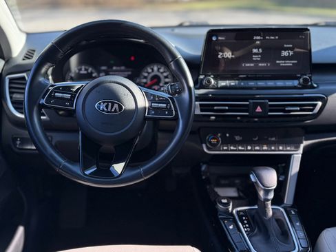Used 2021 Kia Seltos SX w/ SX Sunroof Package image 10