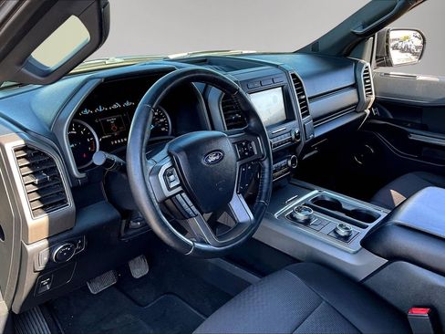 Used 2019 Ford Expedition XLT image 17