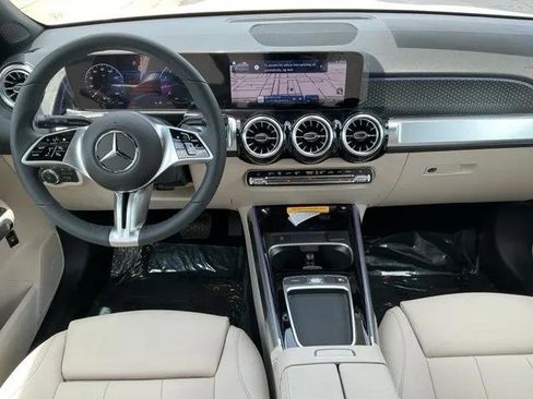 New 2025 Mercedes-Benz GLB 250 image 10