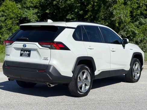 Used 2021 Toyota RAV4 XLE Premium AWD/4WD image 13