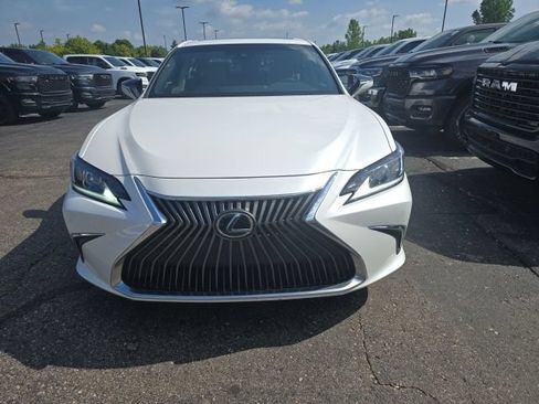 Used 2019 Lexus ES 350 w/ Premium Package FWD image 2