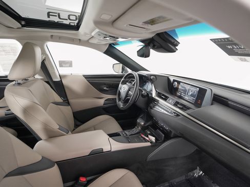 Certified 2020 Lexus ES 300h w/ Premium Package image 20