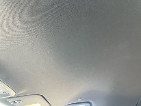 Used 2022 Chevrolet Traverse LT image 25