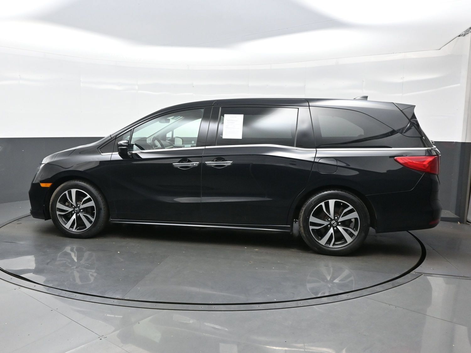 Used 2019 Honda Odyssey Elite image 4