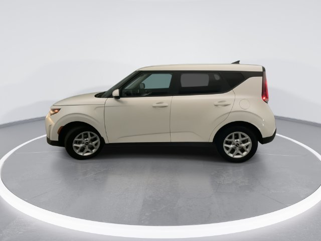 Used 2023 Kia Soul LX w/ LX Technology Package FWD image 3