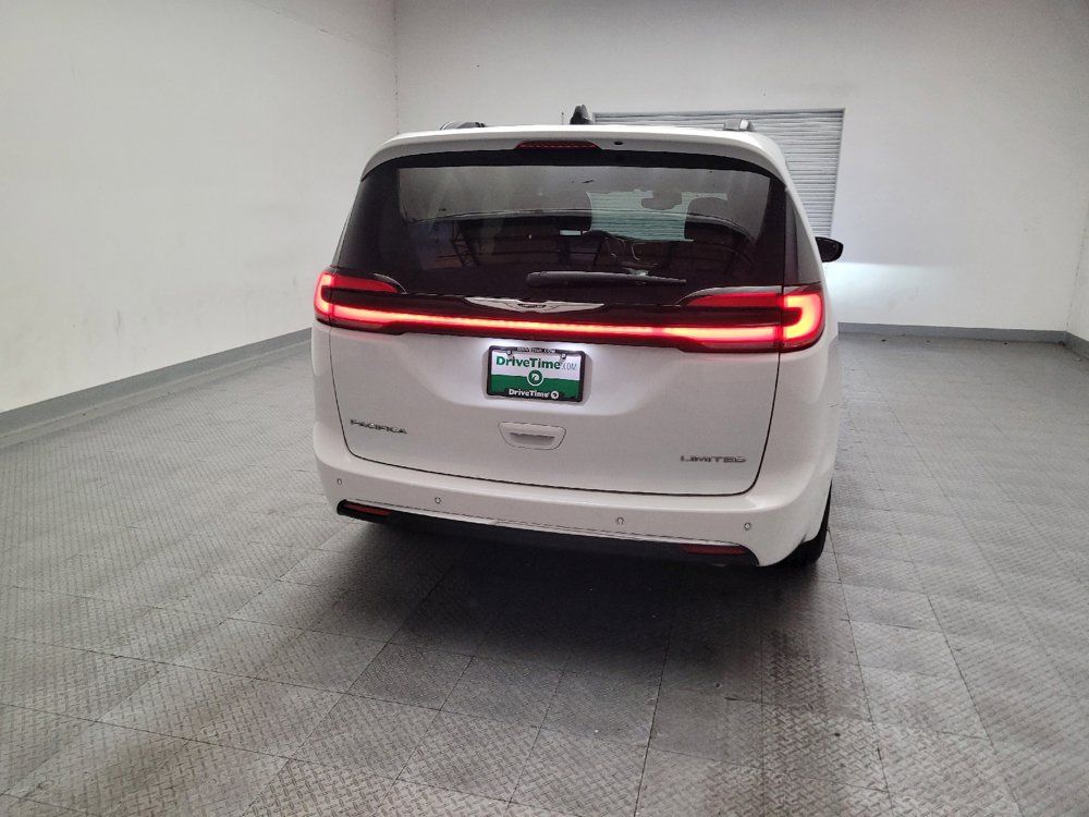 Used 2023 Chrysler Pacifica Limited FWD image 7