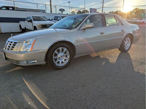 Used 2008 Cadillac DTS image 2