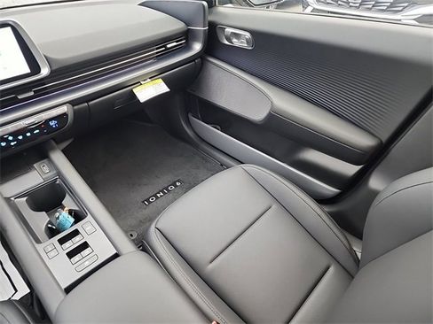 New 2025 Hyundai Ioniq 6 Limited image 14