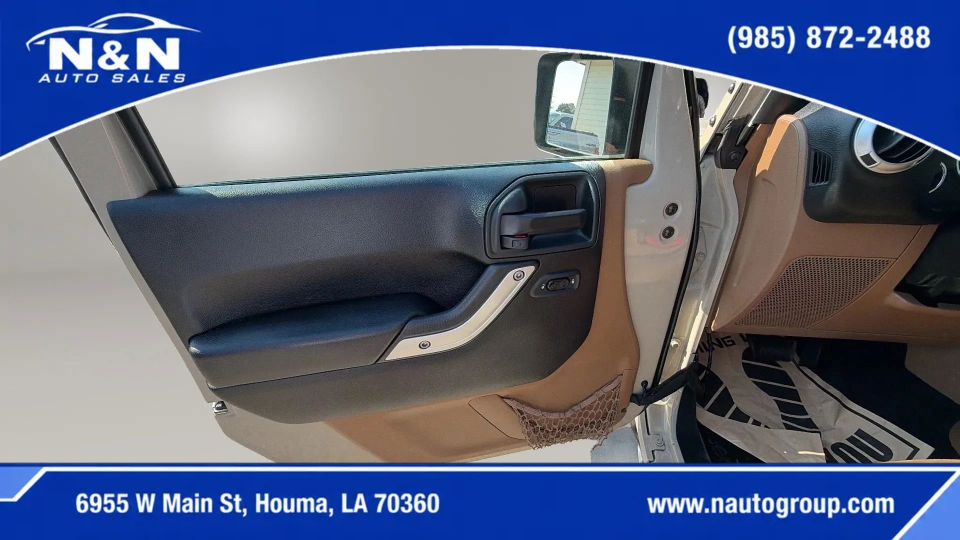 Used 2017 Jeep Wrangler Unlimited Sahara w/ Connectivity Group AWD/4WD image 15