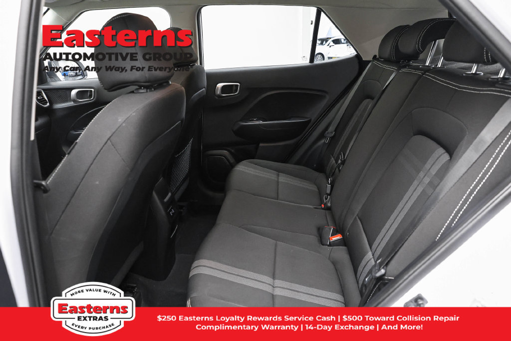 Used 2025 Hyundai Venue SEL FWD image 22