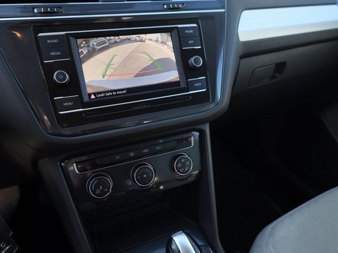 Used 2020 Volkswagen Tiguan S image 15