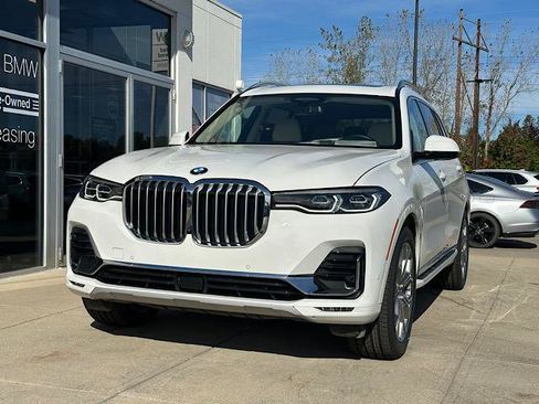 Certified 2022 BMW X7 xDrive40i w/ Executive Package image 3