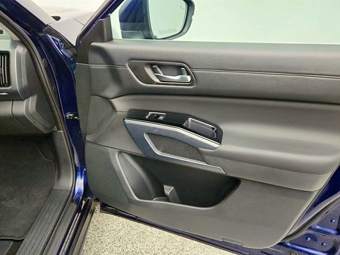 Used 2024 Nissan Pathfinder SL image 27