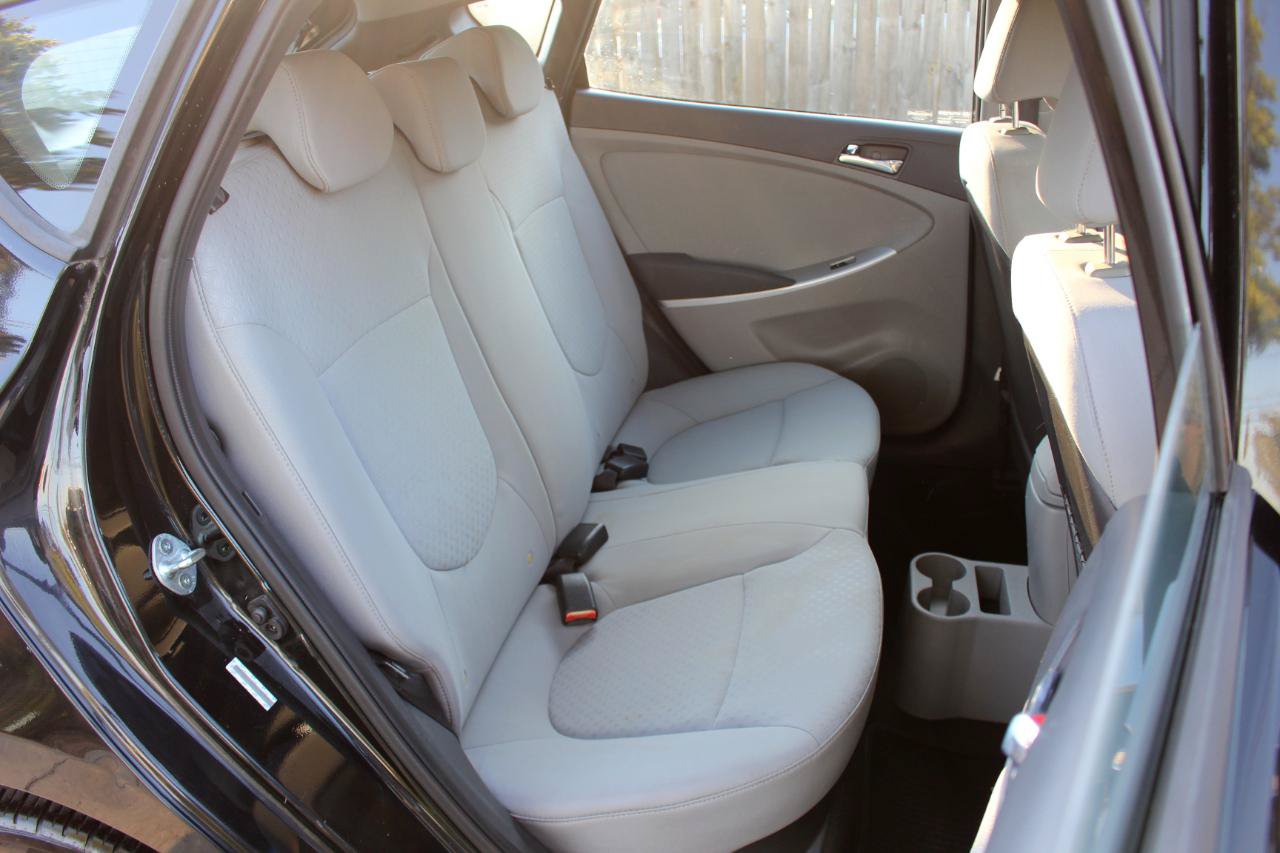 Used 2014 Hyundai Accent SE FWD image 32