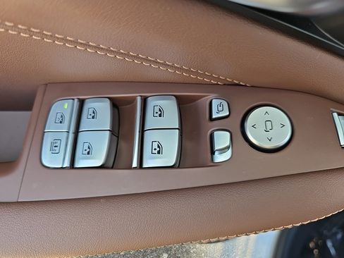 Used 2025 BMW X7 xDrive40i w/ M Sport Package image 31