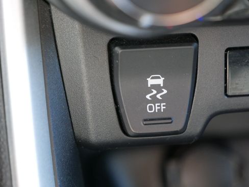 Used 2021 Toyota RAV4 LE AWD/4WD image 29