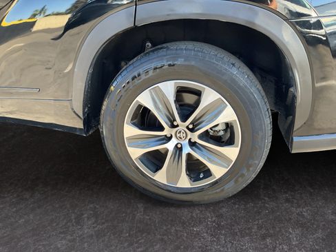 Used 2023 Toyota Highlander XLE FWD image 10