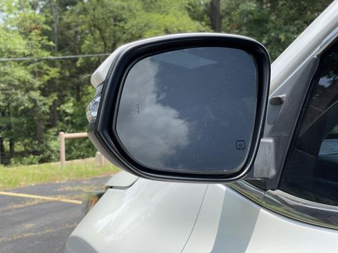 Used 2019 Toyota Highlander Limited FWD image 37