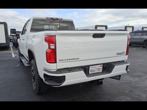 Used 2022 Chevrolet Silverado 2500 High Country w/ Z71 Off-Road Package AWD/4WD image 6