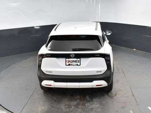 Used 2025 Nissan Kicks SV AWD/4WD image 28