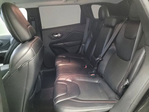 Used 2019 Jeep Cherokee Trailhawk AWD/4WD image 18