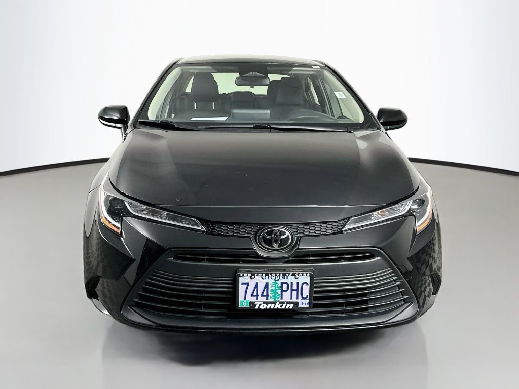 Used 2023 Toyota Corolla LE FWD image 3
