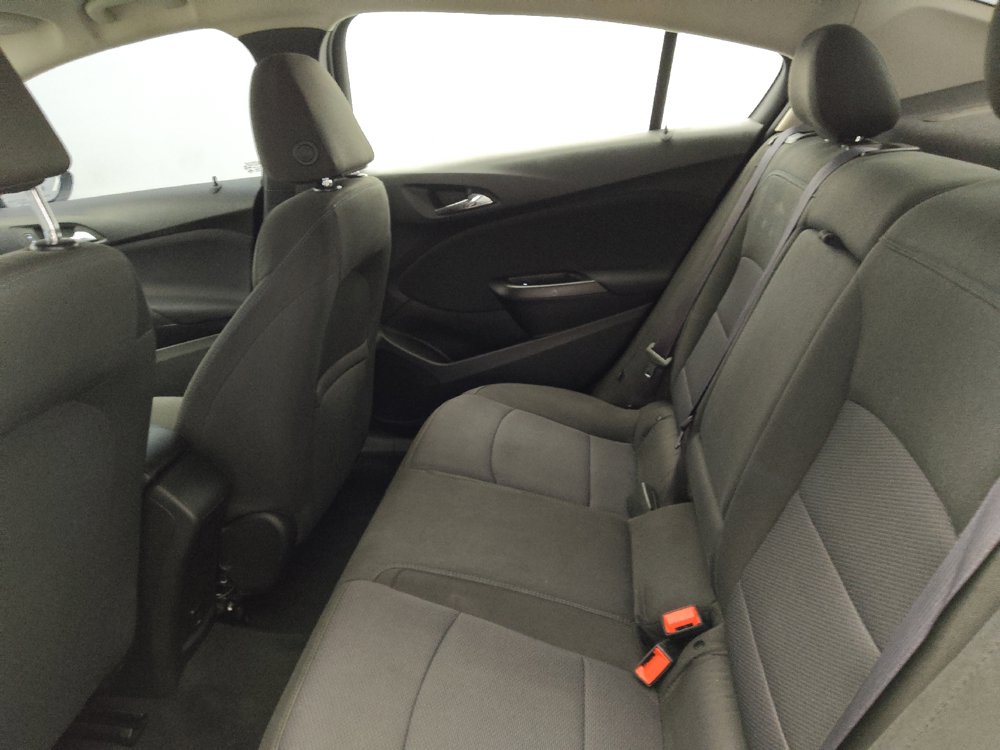 Used 2017 Chevrolet Cruze LT FWD image 18