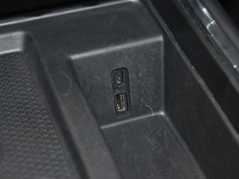 Used 2025 GMC Acadia Elevation image 13