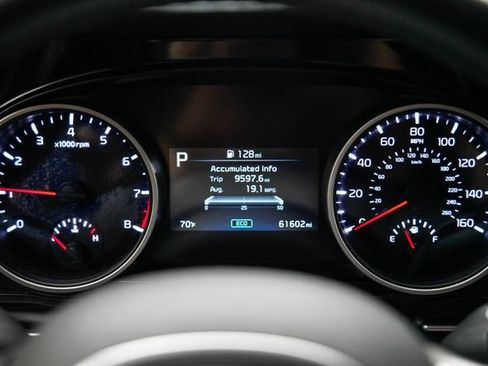 Used 2022 Kia Carnival EX FWD image 33
