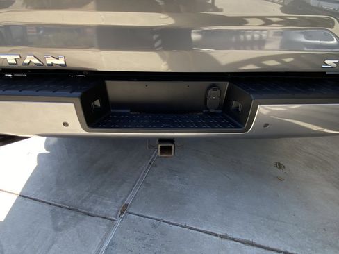 Used 2021 Nissan Titan SV w/ Accessory Utility Package image 12