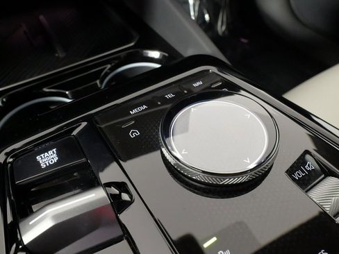 Used 2024 BMW 530i xDrive image 62