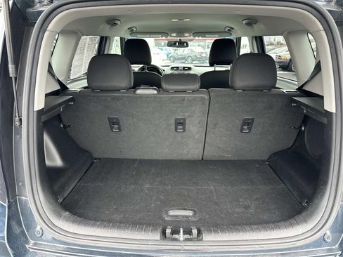 Used 2017 Kia Soul + image 10