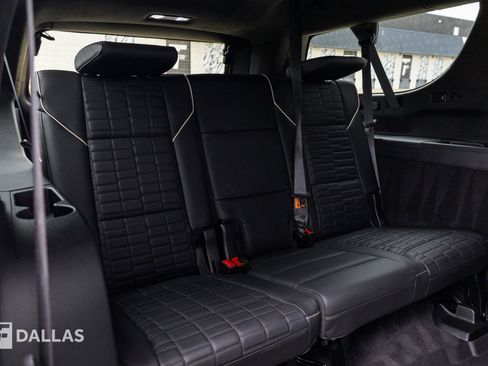 Used 2023 Cadillac Escalade ESV V image 35